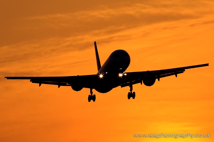 BA757_sunset_wm.jpg - Boeing 757