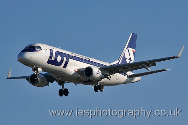 LOT-Polish-Airlines-Image-LHR.jpg - LOT - Polish Airlines