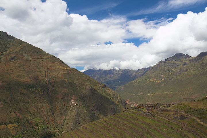 sac_val_ruin1.jpg - Sacred Valley