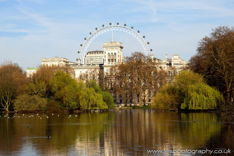 horseguard_wm.jpg - St James Park View of HorseGuards and London Eye