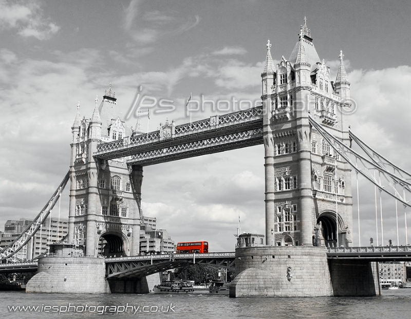 londonbridge_redbus_wm.jpg - London Bridge with Red Bus
