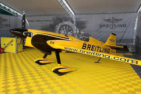 N540XS_hanger_breitling_wm.jpg