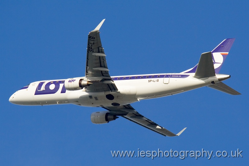 LOT-Polish-Airlines-Image_LHR_C.jpg - LOT - Polish Airlines